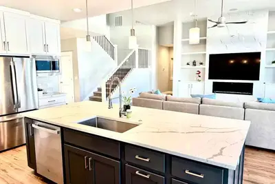 Image de Modern & Conveniently located spacious 4-bedroom house in Boise/Meridian area