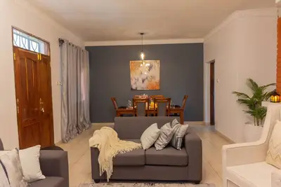 Image de Lovely 5-bedroom house with WiFi, in charming quiet neighbourhood in Arusha.