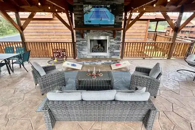 Image de Rocky Crest - Amazing 8br luxury Cabin with indoor pool and great amenities