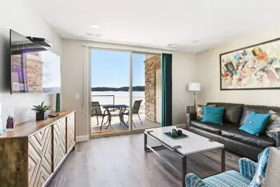 Image de Luxury Beachfront Retreat at Delton Grand