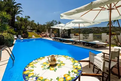 Image de Belle maison de vacances privée avec piscine privée, Wifi, Tv, patio, animaux admis et parking