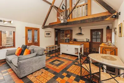 Image de Aston Pottery - Pet friendly