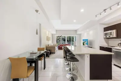 Image de Doral Escape w/ Pool Access