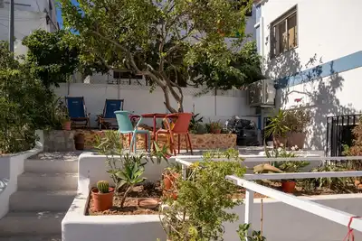 2 bedroom house with sunny garden in Ferragudo village, walk to beaches