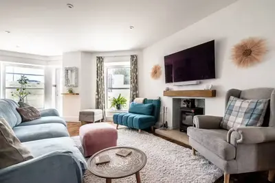 Image de Beachfront flat - bright, spacious & own private garden