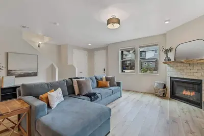 Image de Spacious Pine Retreat with Fire Pit