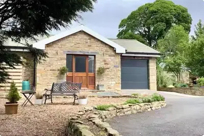 Image de Rural bungalow with field views, walks & wildlife: sleeps 2 adults. WiFi, Parking