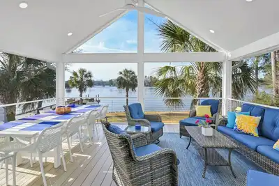 Image de Lakefront 4br/3ba – Private Dock, Boat Ramp, Kayaks & Large Screened-in Porch