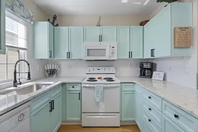 Image de Ocean Breeze Hideaway | Pet Friendly | Townhome.