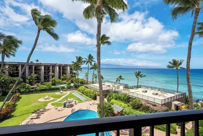 Image de Oceanfront, Sunsets, Whales, and Sea Turtles at Honuloha, Floor & Remodeled