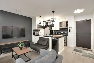 Image de Downtown Modern-Industrial Condo 2bd/2bth + Parking