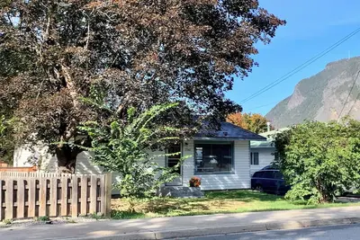 Image de Charming pet friendly 2-bedroom family home in Canoe with WiFi and Ac 🏳️‍🌈🏳️‍⚧️🇺🇦☮️