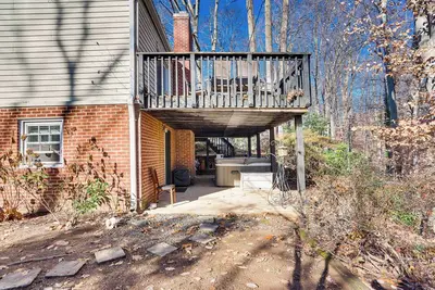 Image de Tranquil 1-bed apt sleeps 4 overlooking Indian Creek Gorge w/ WiFi, Ac & hot tub