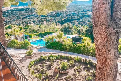 Private pool and barbecue. Ideal for families. Only 1 hour and a half from Madrid