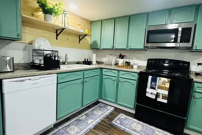 The “Specchio” House: 2 Queen beds-2 bath, family unit, WiFi, Ac, pet friendly
