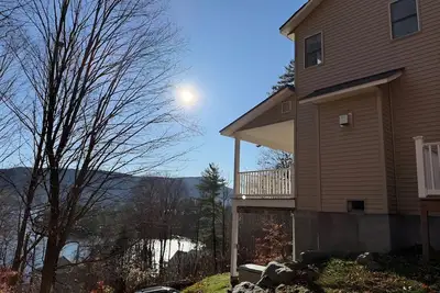 Image de Vacation Home with 8 beds & fast WiFi with view of the Adirondacks & Lake George