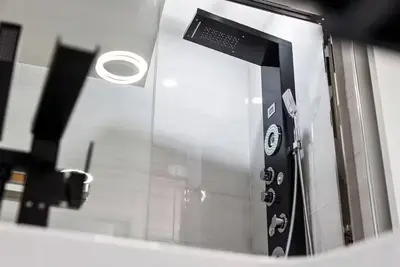 Image de The Ten Doors, The Opulent Escape – Diamond Door – Couples Reclamation Retreat