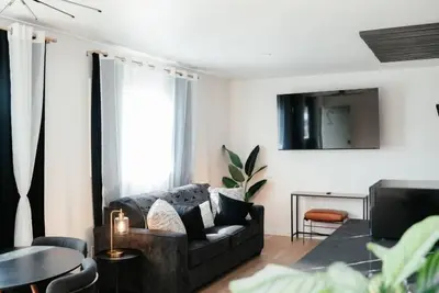 Image de Modern King Studio with Great Amenities