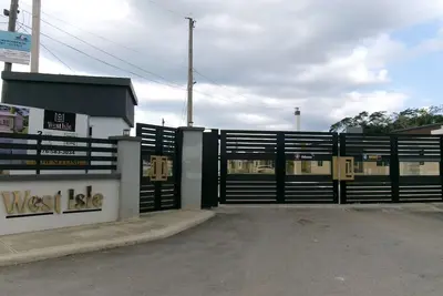 Image de Charming, newly constructed, 2-bedroom house in gated community/modern amenities