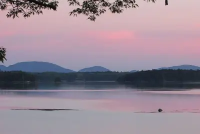 Image de Waterfront loft apartment with Mountain View