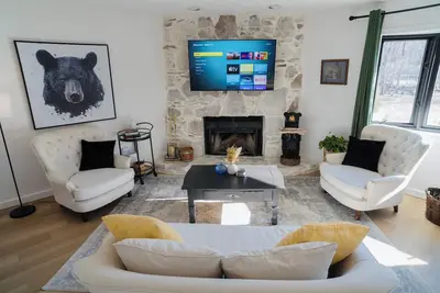 Image de Black Bear's Riverside Chalet