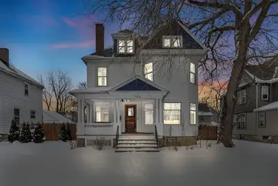 Image de Spacious 5-bedroom house with parking and everything you need in charming Elyria