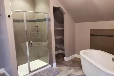 Image de Lakeside retreat for year-round fun, perfect for families and quiet getaways.