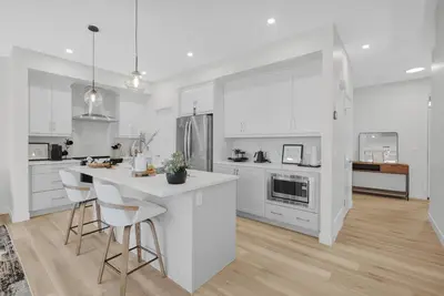 Image de Brand New Luxury Gem | Garage | Ac | Sleeps 11 | 2 Suites Included | Near Wem