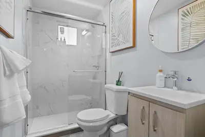 Image de 6br4bath Home in Somerville