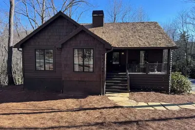 Image de Newly Remodeled 4br/4ba Home - Next available October 2026