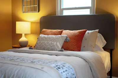 Image de ★Warm, stylish 2 bdrm near downtown & airport★