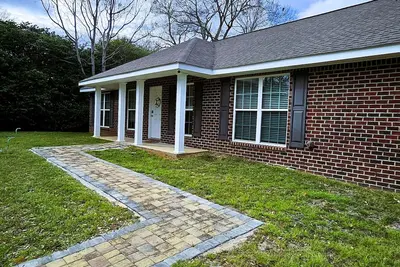 Image de Relax & Unwind at This Charming West Mobile Getaway! 2br/2ba Guesthouse Retreat!