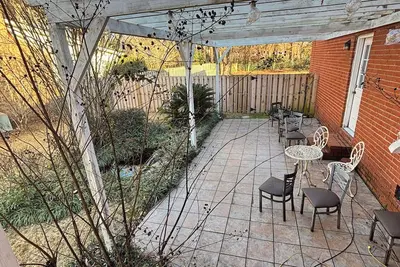 Image de Your Charming Masters Stay in Martinez