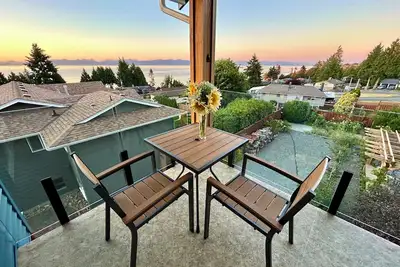 Image de The Raven Haven Loft w/ Majestic Views and Nearby Neighbourhood Beaches