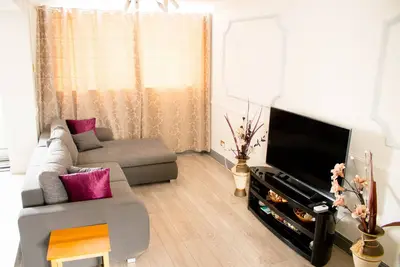 Image de K Suites - Cozy 5 Bedroom with Parking and WiFi