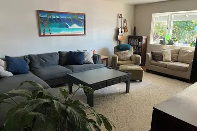Image de Family friendly 4-bedroom house near beaches, parks, restaurants and Ucsb