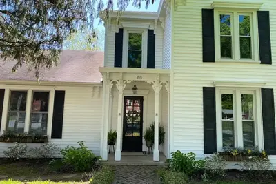 Image de Charming 3-bedroom house in Midway with screened in porch and salt water pool!