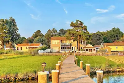 Image de Pier Pleasure Retreat- Waterfront & Private Pier