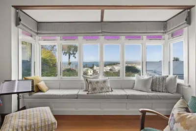 Character home, 3mins walk to Cbd, quiet space set in lovely gardens.