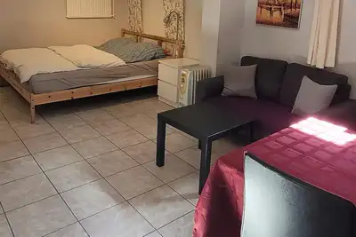Image de 110m2, 2 Br basement Apt w/Jacuzzi, Table tennis
