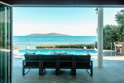 Image de Luxurious 5-bedroom villa Ocean Front, Beach Access