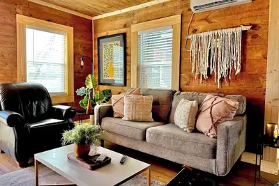 Image de Pink Bungalow. Sweet Location. Walkability