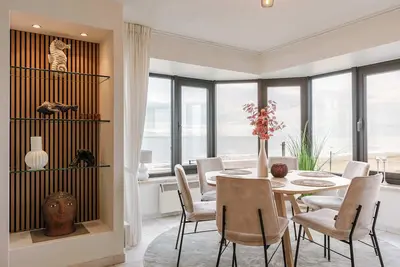 Image de Beachfront Apartment: Sea Views & Modern Comfort