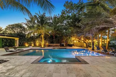 Image de Tropical Vibe Luxe Villa / Heated Pool / Lakefront