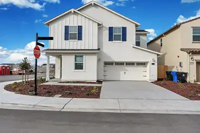 Image de Smart Fridge, King Bed, Massage Chair & Ev Charger