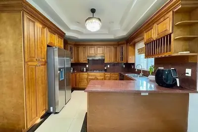 Image de Spacious 5-bedroom house with WiFi and Ac in charming Rosemead