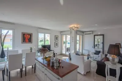 Image de 3 bedroom -high standard, pool, parking