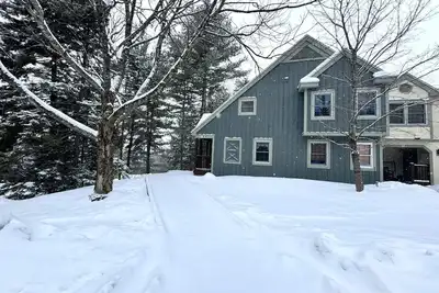 Greenspring Townhome at Mount Snow with free shuttle, Amenities
