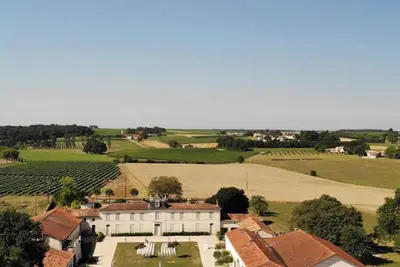 Image de La Cannonerie : Gîte au cœur des vignobles de Cognac avec piscine.