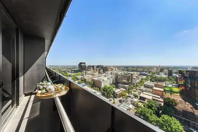 Image de Chic 2br Apt, Near to Melbourne Central, City Views